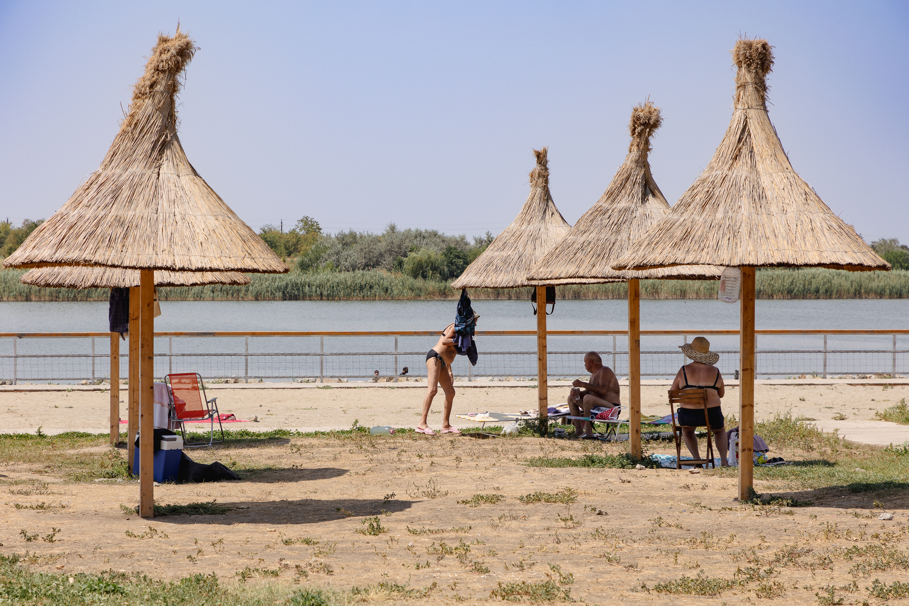 FOTOREPORTAJ. Marea Moartă din inima Ialomiței. Se întorc turiștii la Amara, pe plajele reabilitate cu fonduri europene