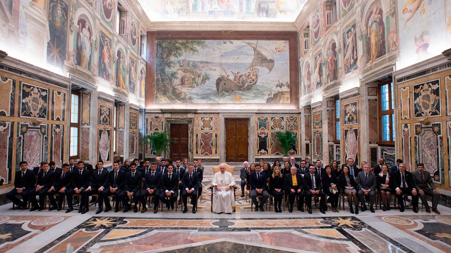 Fotbaliștii echipei Villarreal au fost primiți de Papa Francisc înaintea meciului cu AS Roma / GALERIE FOTO & VIDEO