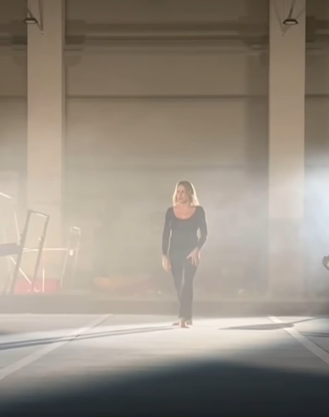Primele imagini din documentarul despre Nadia Comăneci. Cum a apărut în sala de gimnastică „Zeița de la Montreal”