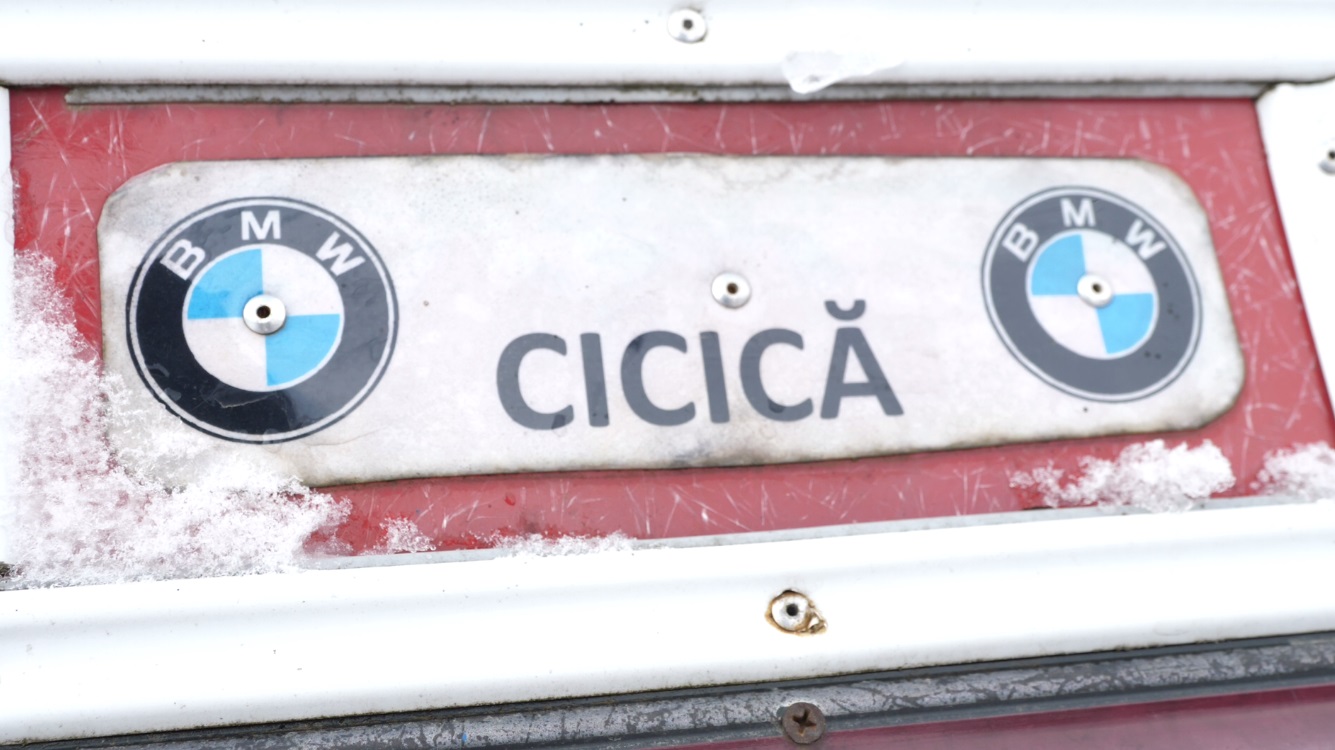VIDEO. Cicică din Solonț și-a făcut BMW dintr-un Opel: „Am cea mai frumoasă mașină din România”