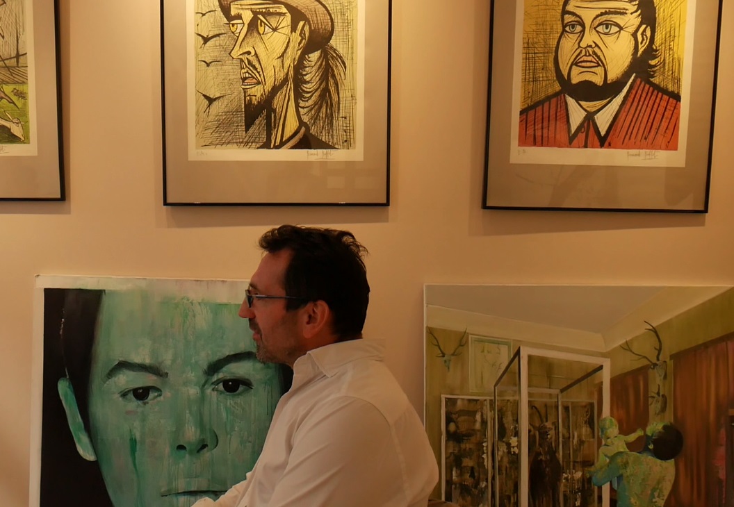 VIDEO/ Paul Amarica, românul cu galerie de artă lângă Champs Elysees. Expune în special artiști români contemporani