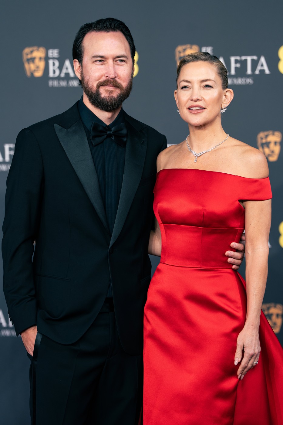 Vedete la Premiile BAFTA 2026. Cine e cuplul regal care a făcut furori pe covorul roșu, deși familia e implicată într-un scandal uriaș