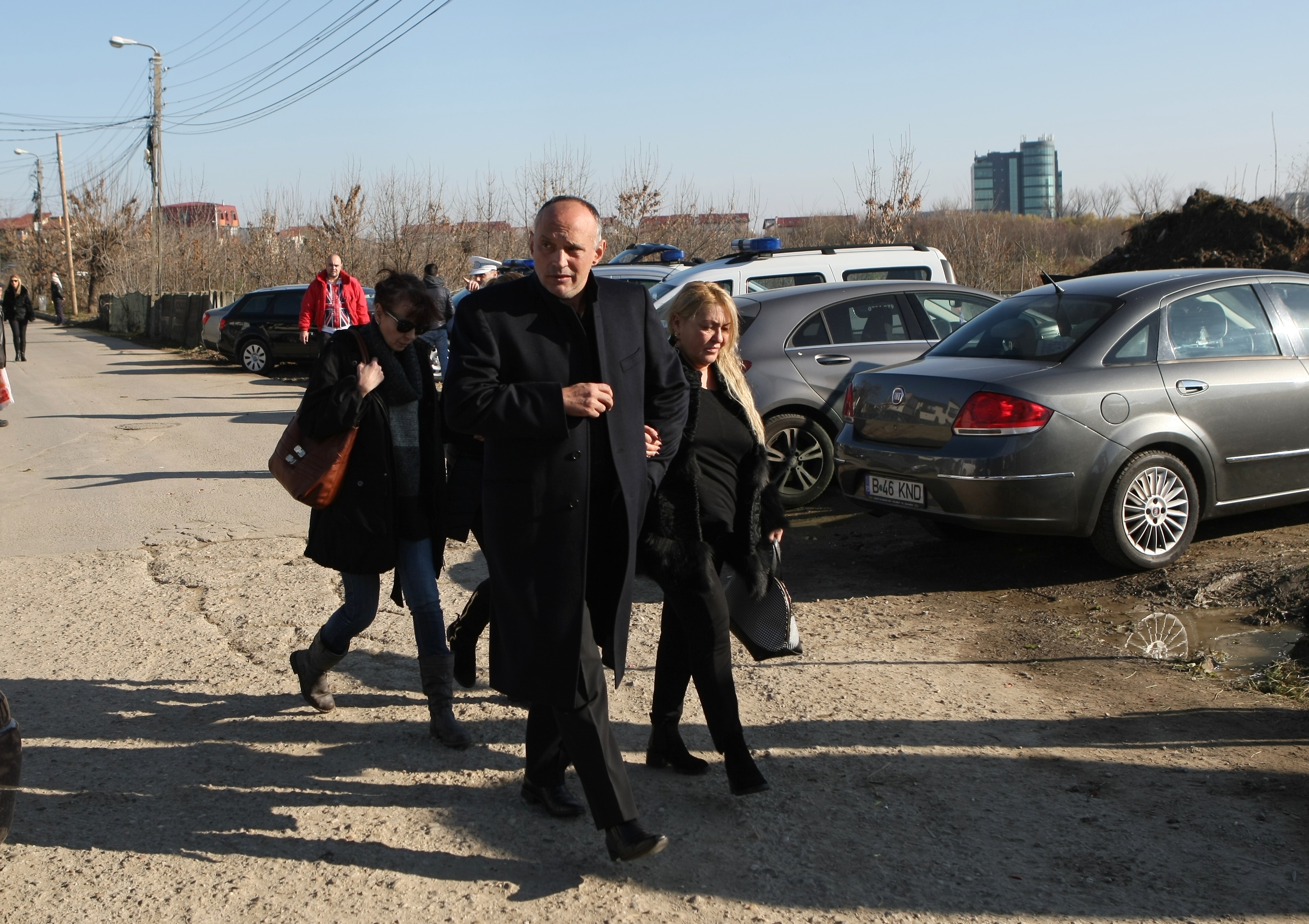 Daniel Prodan a fost înmormântat, azi, la cimitirul Sf. Ilie din Voluntari. Promisiune în lacrimi făcută de Gică Popescu: ”Îți vom îndeplini visul” | GALERIE FOTO
