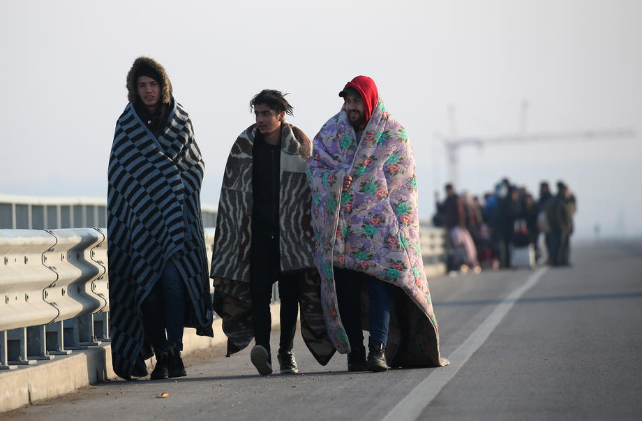 Zeci de mii de migranți, lăsați de Turcia să intre în UE. Televiziunea turcă publică o hartă care arată traseul refugiaților prin România