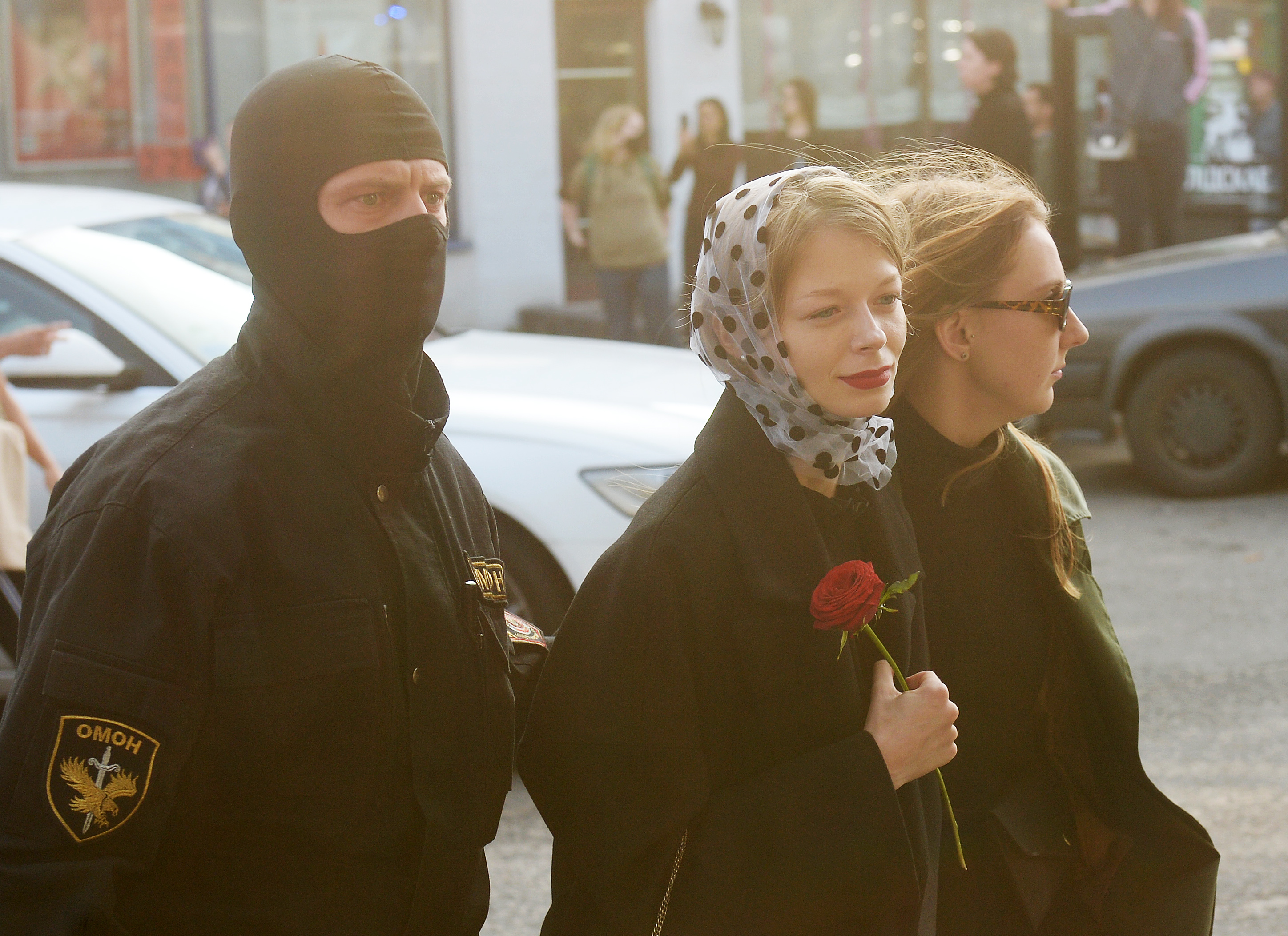 Sute de femei au fost reținute în Belarus, printre care și bunica de 73 de ani, devenită simbol al manifestațiilor din Belarus