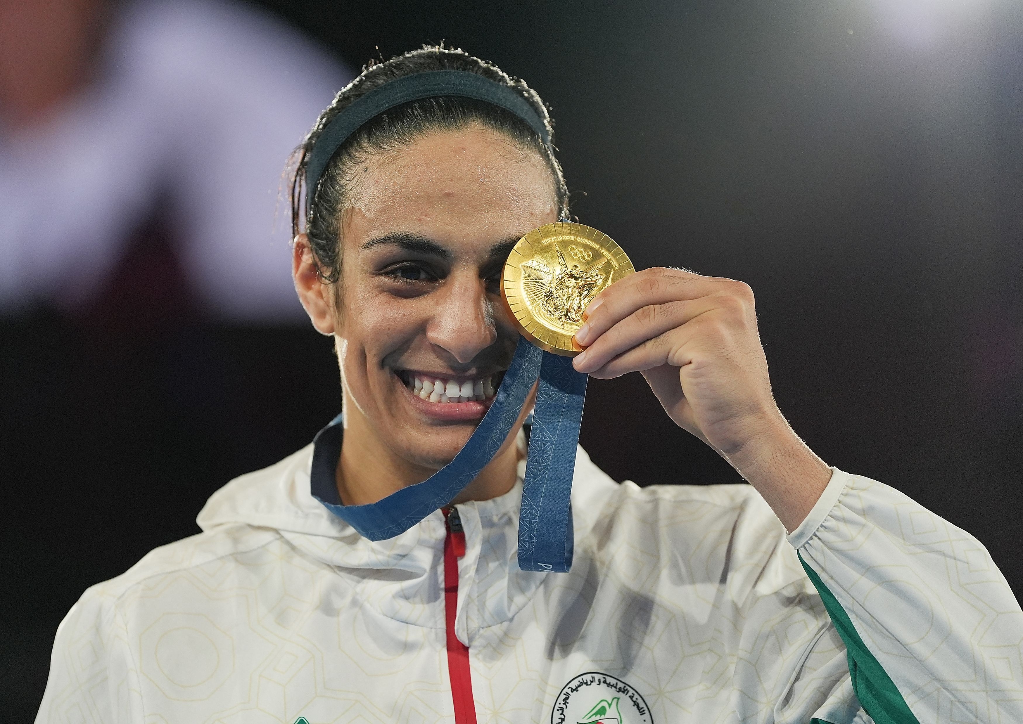 Schimbarea de look a pugilistei algeriene Imane Khelif, suspectată că este bărbat, după câștigarea aurului olimpic: „Feminină și frumoasă” | VIDEO