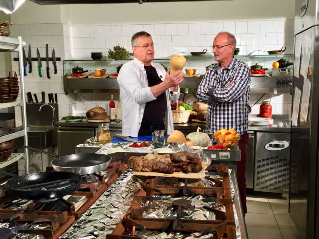 Toni Grecu, speriat cu dovleacul, la „Politică şi delicateţuri”