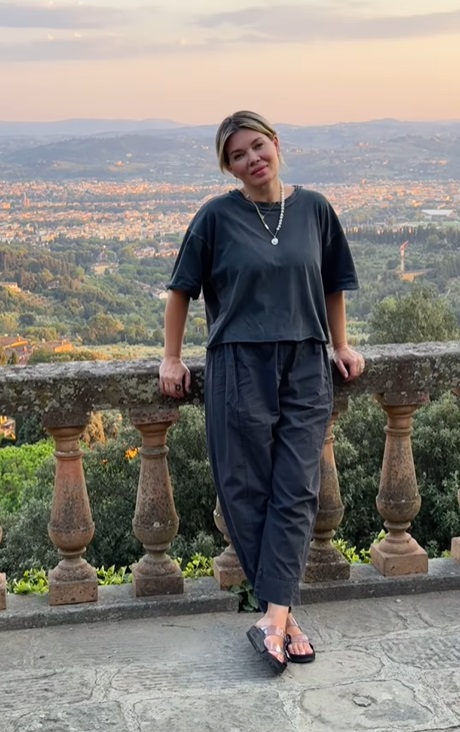 Imagini din vacanța lui Smiley cu Gina Pistol și fiica Josephine în Toscana. Momentul mamă-fiică surprins de cântăreț