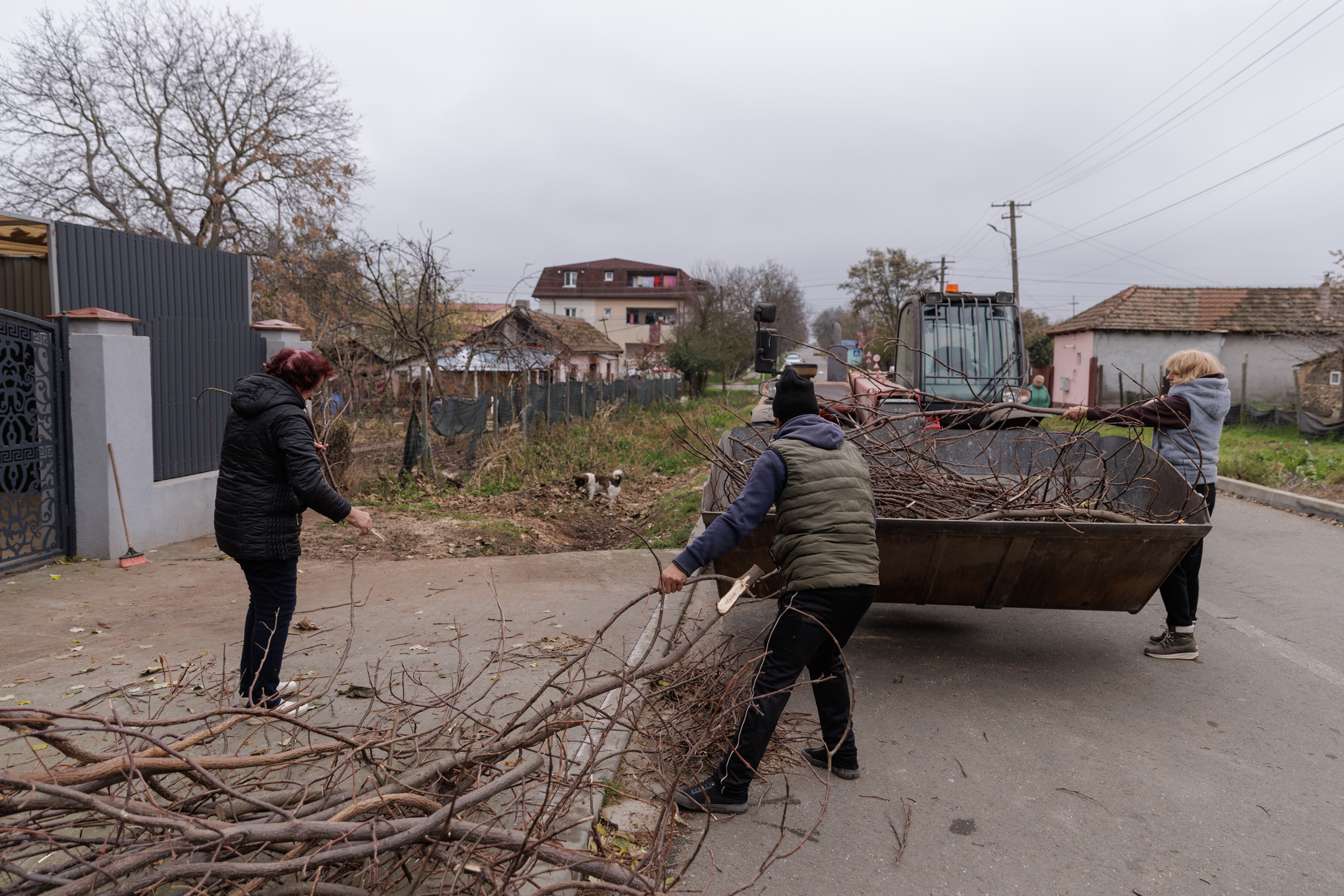 Mic sondaj la marginea țării. De la „frumosul Ciolacu” și „inteligentul Geoană” la „Băsescu cel hazliu”, ce cred oamenii care trăiesc în colțul de jos al hărții, în Dobrogea, despre prezidențiale