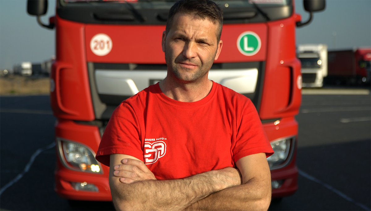 Șoferii de TIR care străbat Europa, prin mijlocul pandemiei, cu orice risc. „Dacă ne oprim și noi, atunci chiar că se oprește lumea!”