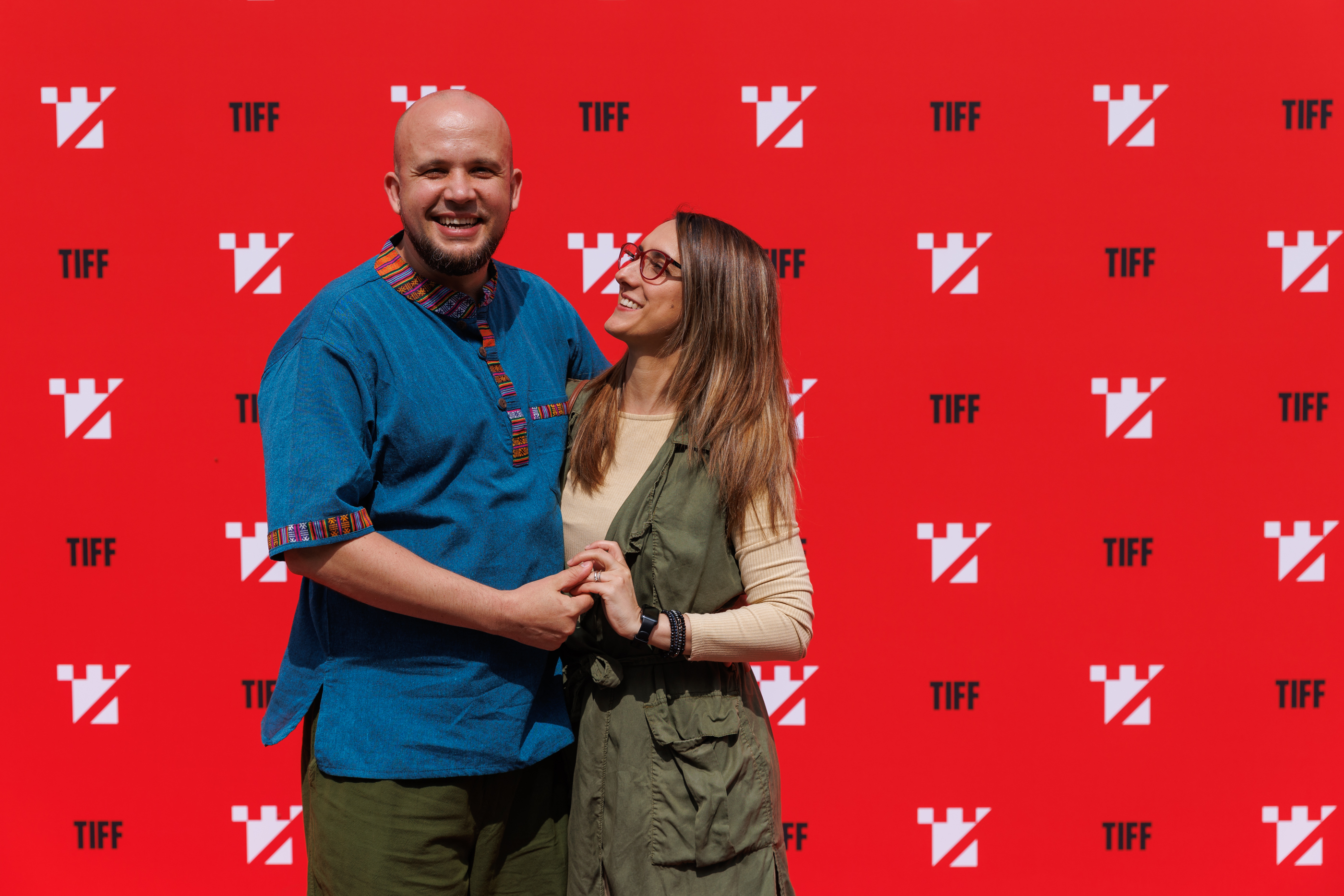 Un cuplu de români, ea creștină și el musulman, s-a filmat timp de șapte ani, pentru documentarul „My Muslim Husband”: „Am studiat mai multe religii”
