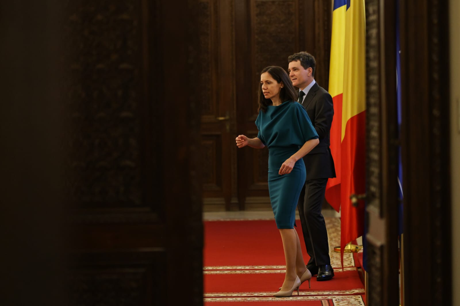 Reacția Andreei Raicu după ce Mirabela Grădinaru, partenera lui Nicușor Dan, s-a îmbrăcat în brandul ei: „Posibilă viitoare primă-doamnă”. Și Elena Lasconi a purtat o rochie creată de ea