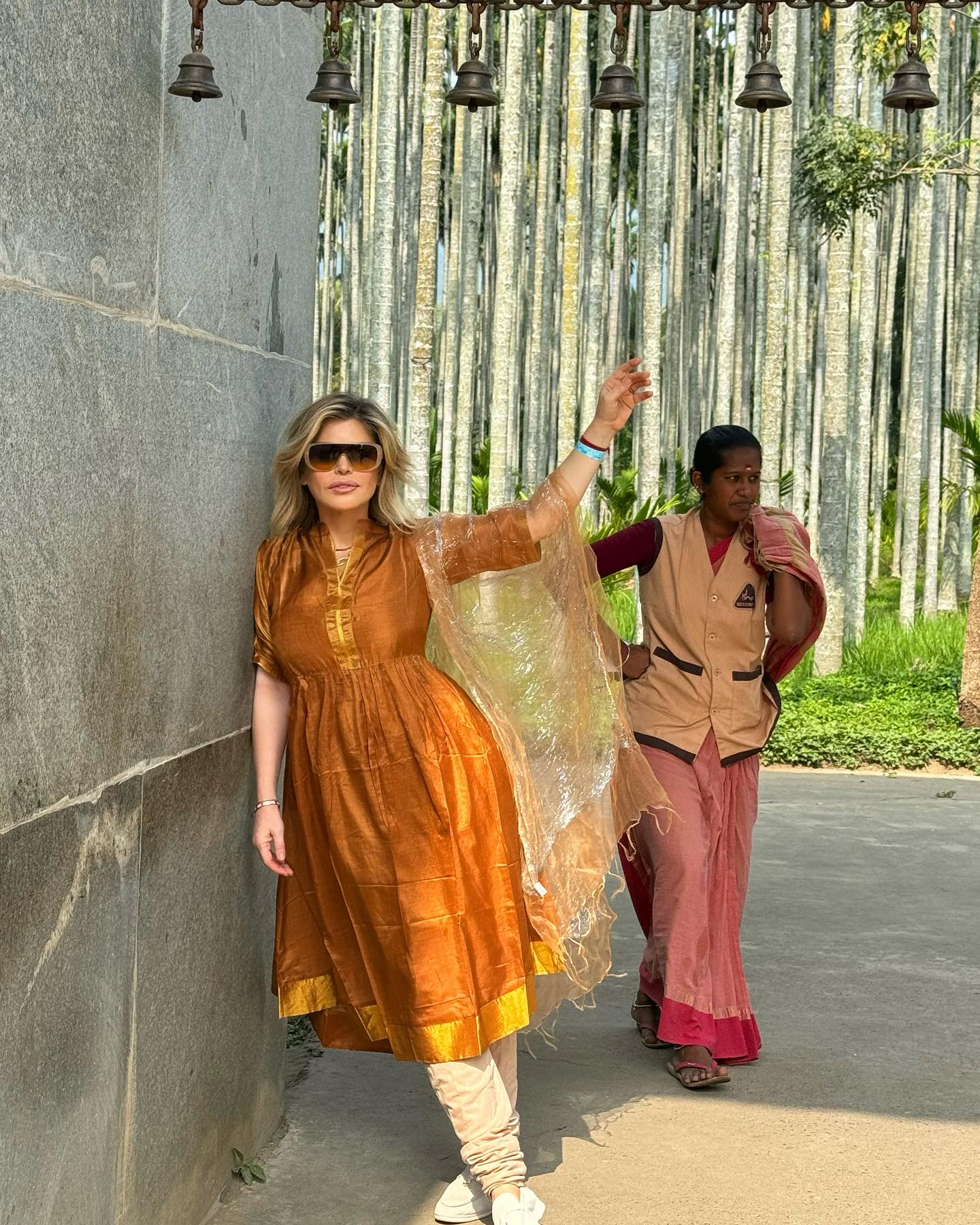 Loredana Groza și Iulia Vântur s-au întâlnit în India. Cum au reacționat fanii când le-au văzut: „De la atâtea operații e și greu să fiți diferențiate”