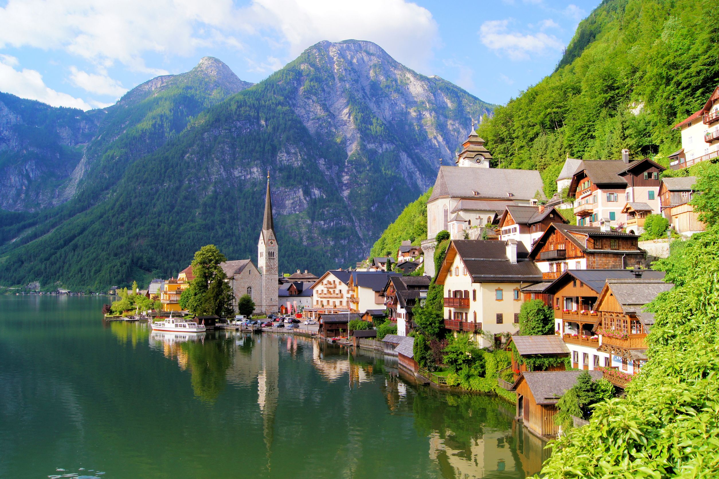 Top 10 cele mai frumoase sate din Europa. Ce destinație de vacanță din România i-a cucerit pe străini