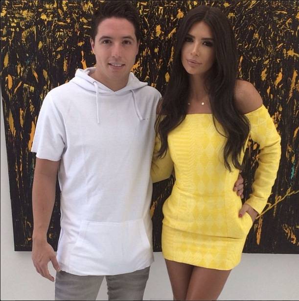 Nasri a uitat de Mondial şi se distrează cu iubita lui în SUA. ^Anara l-a înjurat cu foc pe Deschamps