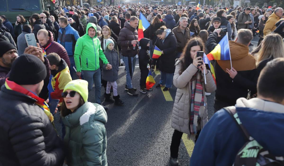 Ce nu s-a văzut la TV de la parada militară de 1 Decembrie, la Arcul de Triumf din București