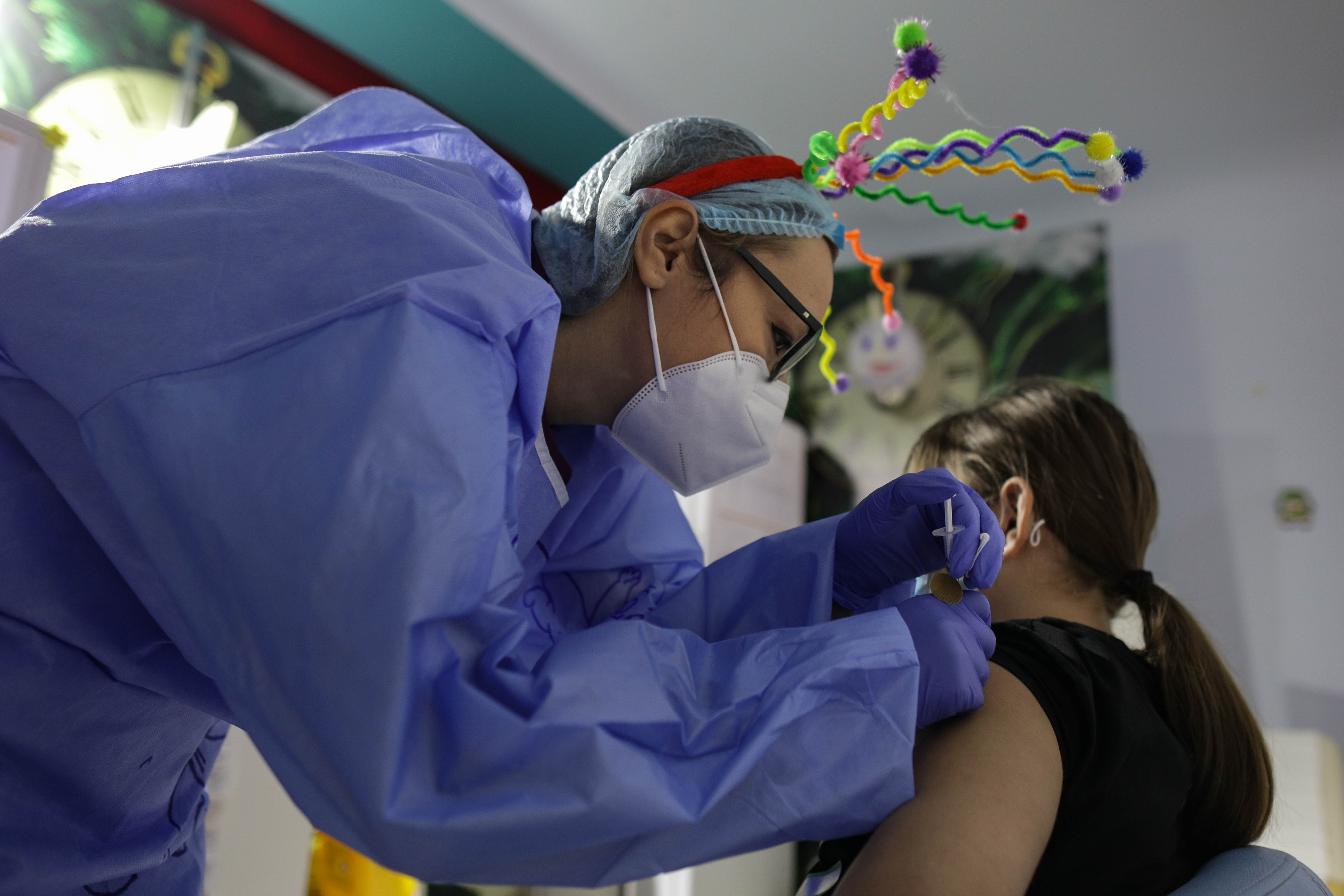 Primele imagini din campania de vaccinare a copiilor de 5-11 ani. Valeriu Gheorghiță: „10% din persoanele internate cu COVID sunt copii”