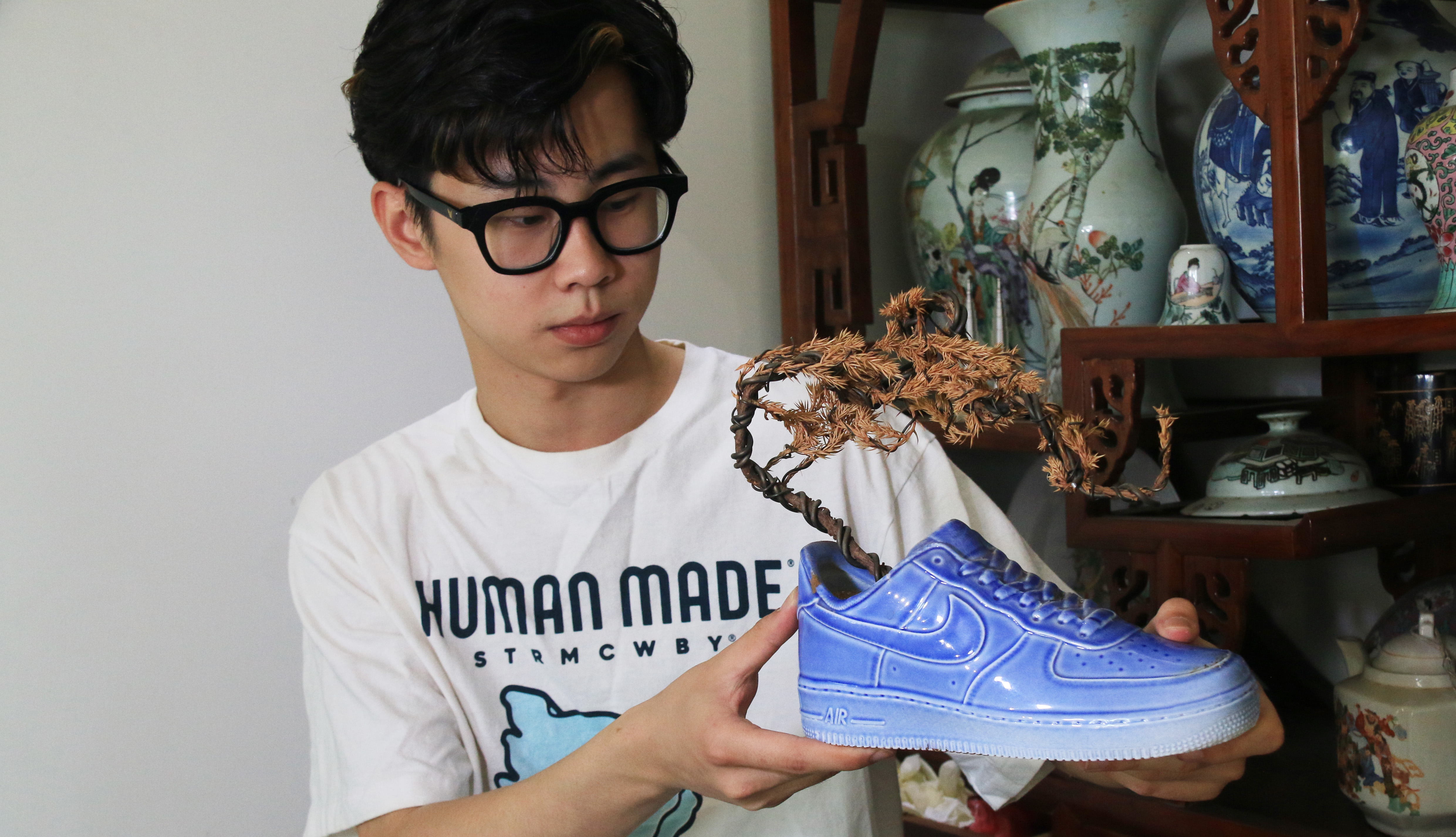 Oversize Guo kerámiaművész a sneakerkultúra egyik sztárja a Sneakerness Budapest fesztivál meghívására érkezett a fővárosba