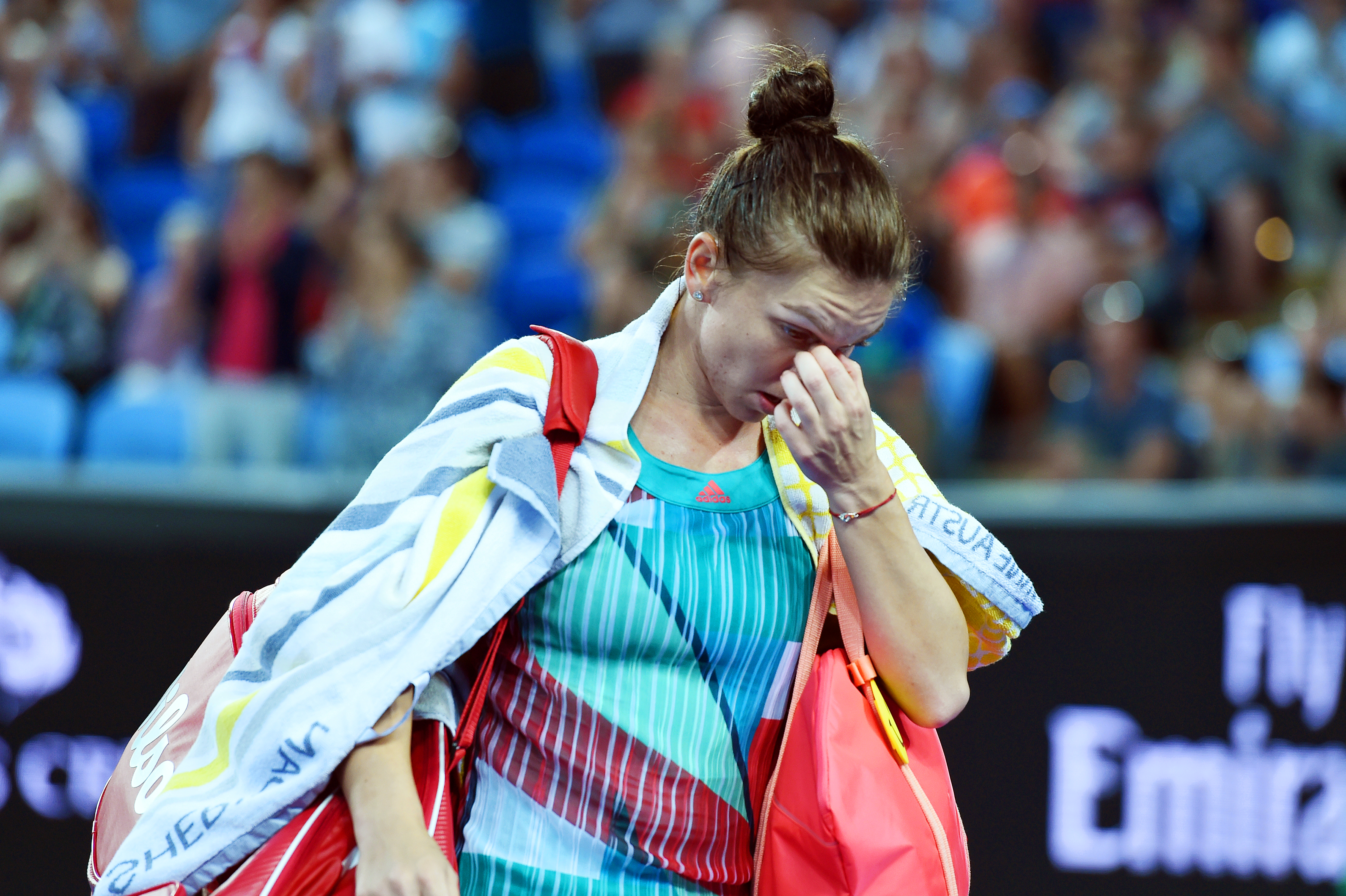 Australian Open, ziua a doua. ^Simona Halep a bifat cea mai mare contraperformanță a carierei, fiind eliminată de o “anonimă” / GALERIE FOTO&VIDEO