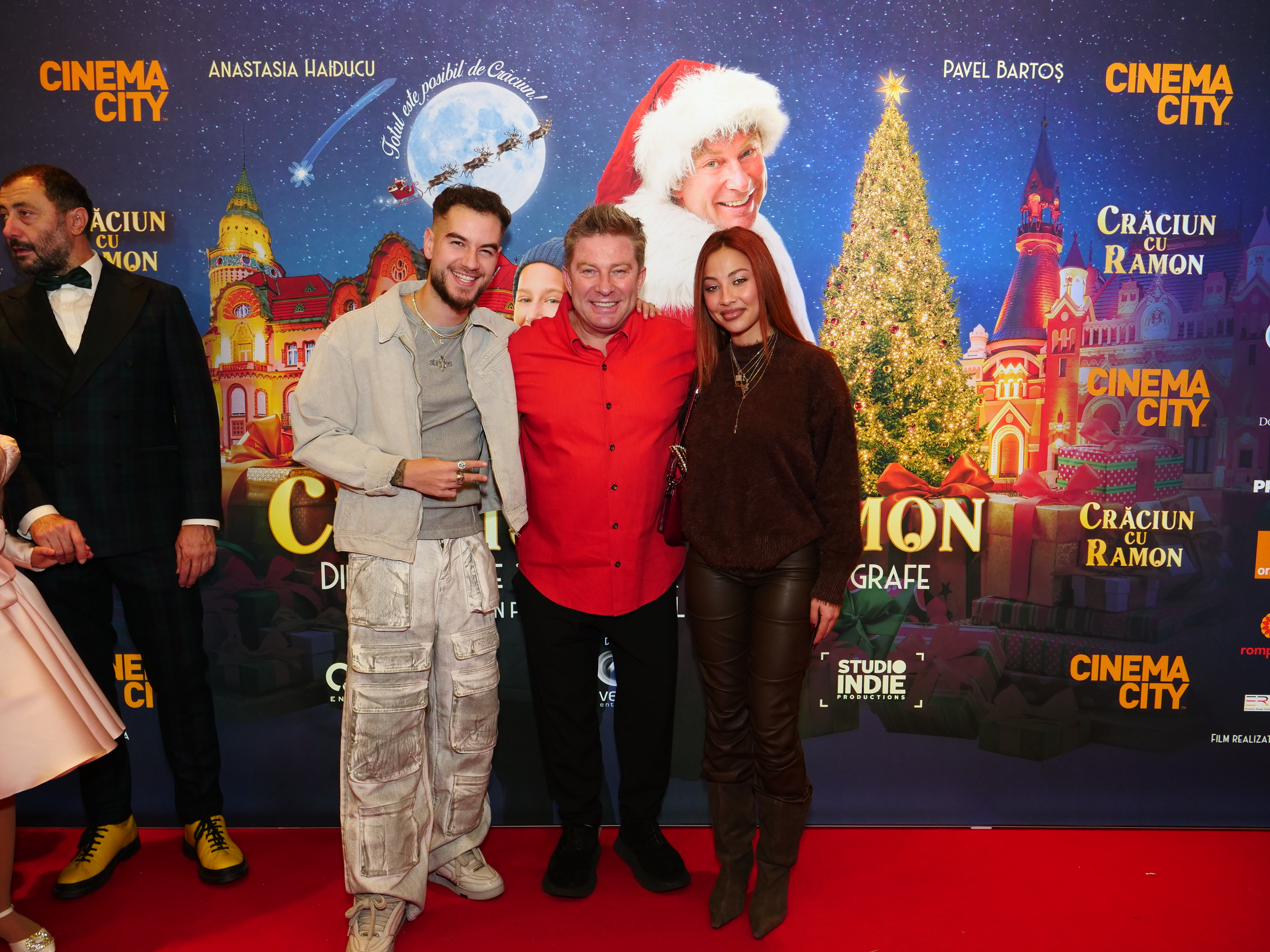 Cum au apărut Smiley și Gina Pistol la premiera de gală „Crăciun cu Ramon”, filmul lui Pavel Bartoș. Alături de cine au fost surprinși în sala de cinema