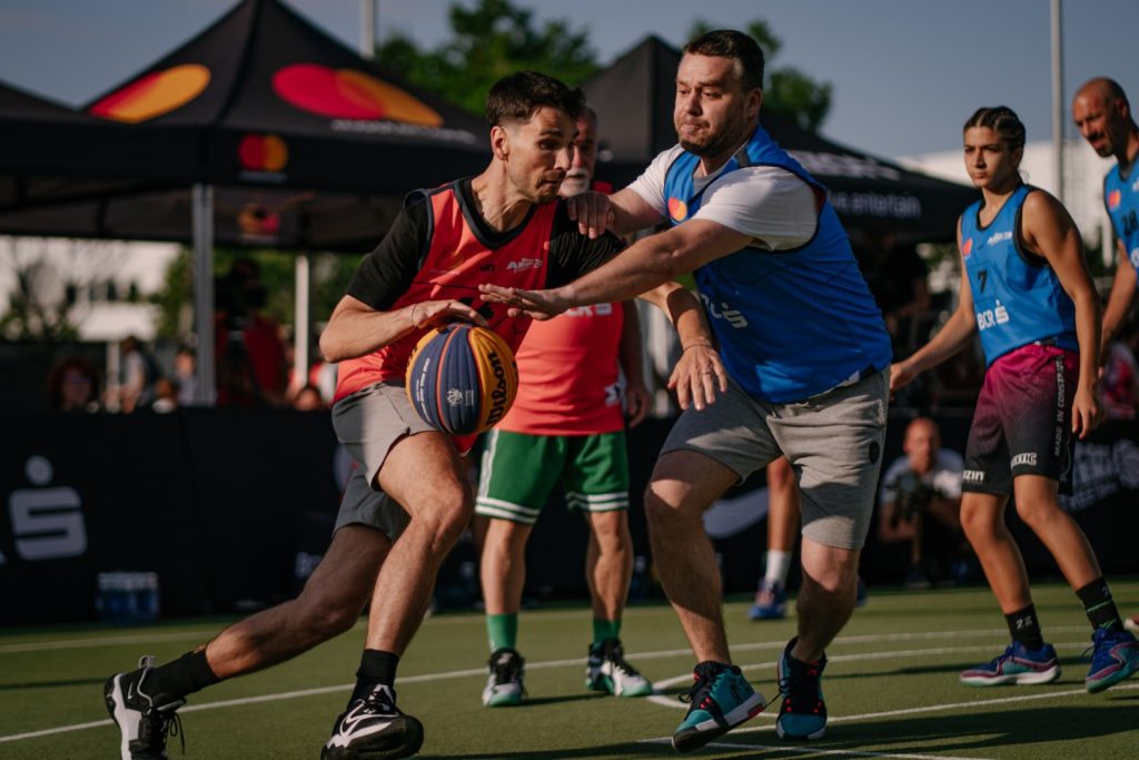 Cine a întors scaunul lui Theo Rose pe terenul de baschet? Super show și momente emoționante la BCR Sport Arena Streetball pe terenurile din Parcul Liniei