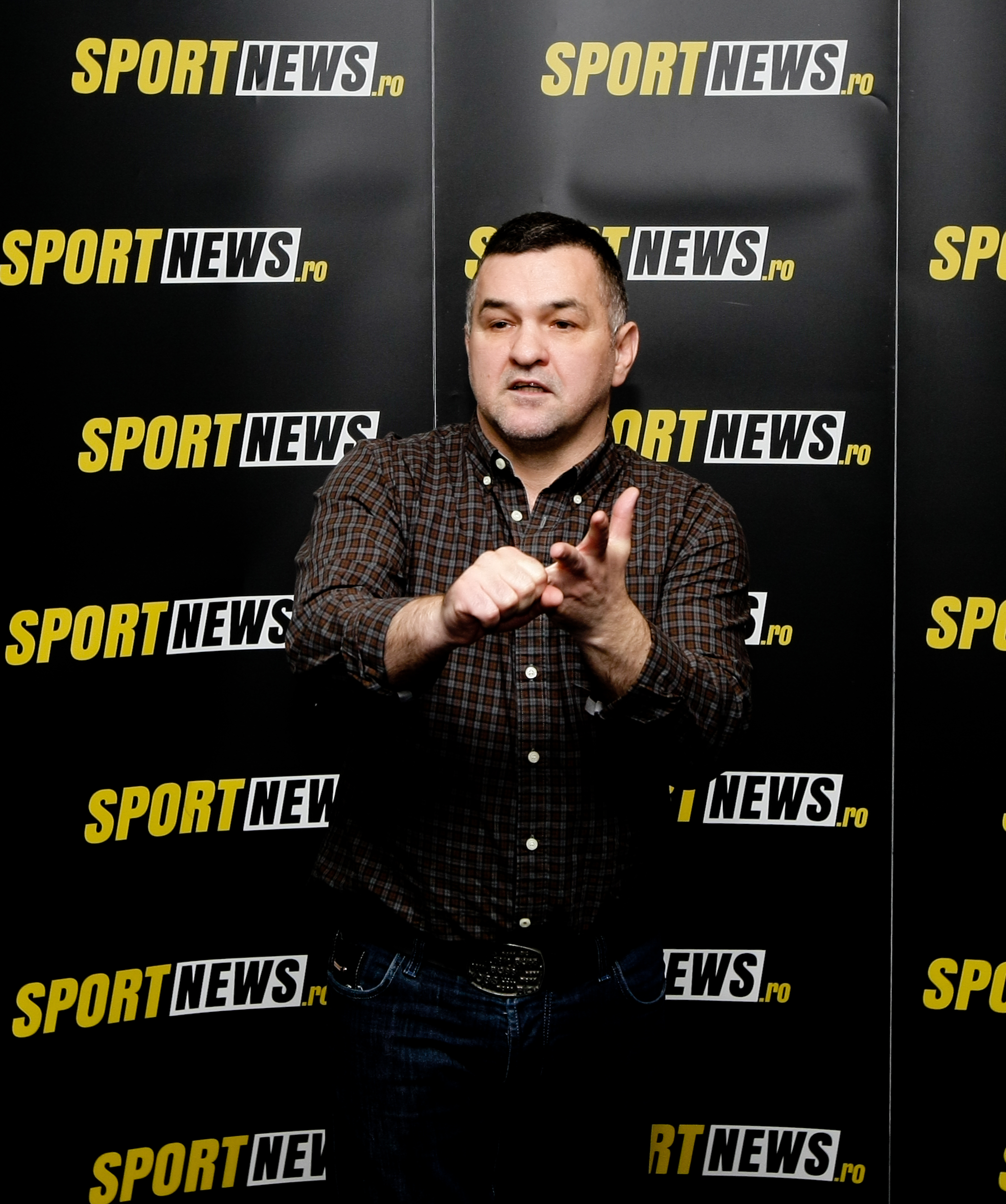 După un deceniu, Leonard Doroftei a povestit culisele meciului cu Arturo Gatti. ”Antrenorul mi-a zis să fiu atent, că dă șase lovituri de stânga la cap, apoi vine cu dreapta. După prima repriză, am înțeles că pregătirea meciului fusese aiurea. ”Bă, fraților, când vine dreapta aia, că mă omoară ăsta?!”