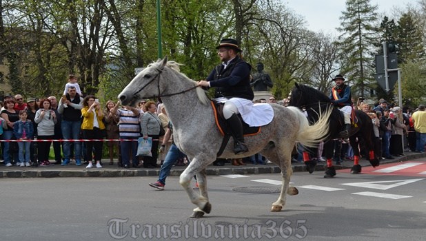 Junii Brașovului 2018. Peste 30.000 de oameni, la cea mai așteptată paradă din Duminica Tomii / FOTO&VIDEO