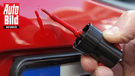 Ne rohanjon rögtön az autófényezőhöz! Így javítsa ki az apró karcolásokat és a kőfelverődéseket otthon