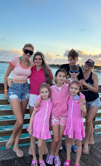Valentina Pelinel, vacanță în Miami cu copiii. Motivul pentru care Cristi Borcea nu a mers cu ei