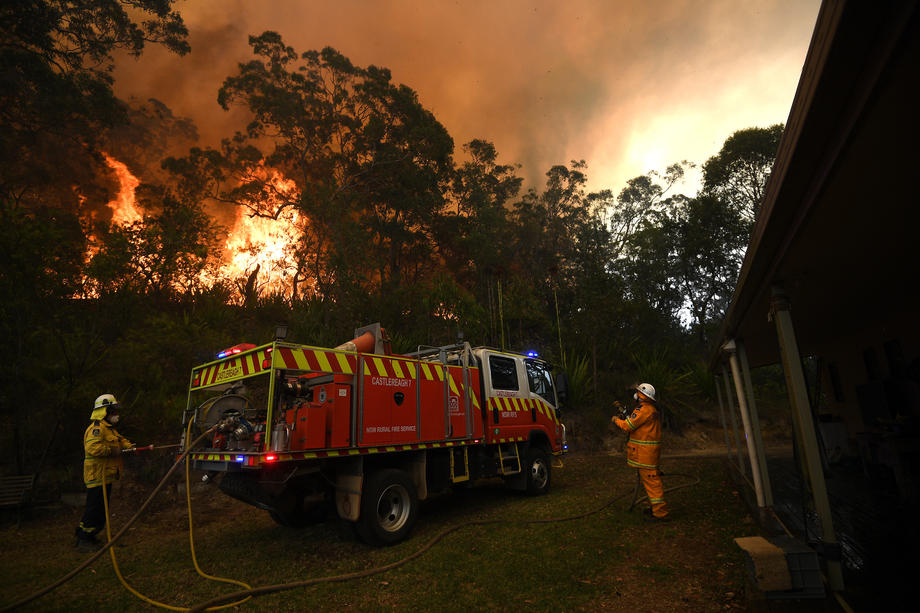 Australia e în flăcări. Incendiile sunt prea mari pentru a mai fi stinse, orașele se sufocă în fum