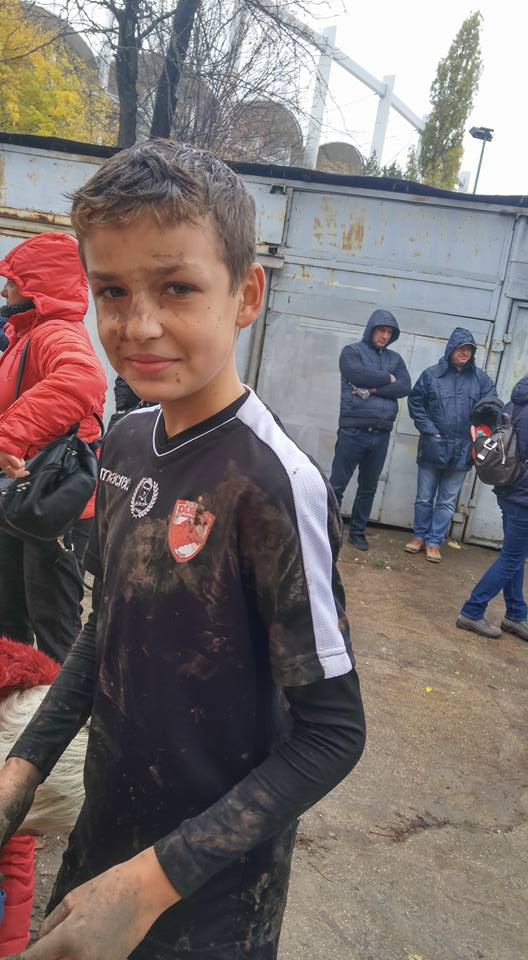 UPDATE. FRF se laudă cu loturi de Elită, dar juniorii joacă prin noroaie. Antrenor revoltat, amendat de AMFB | GALERIE FOTO