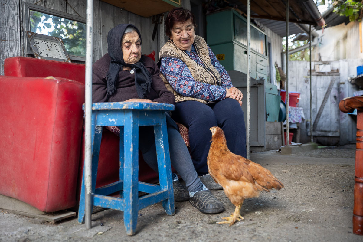Mănâncă puțin, roagă-te, muncește. Sfaturi de viață lungă de la bătrânii din Ținutul Buzăului