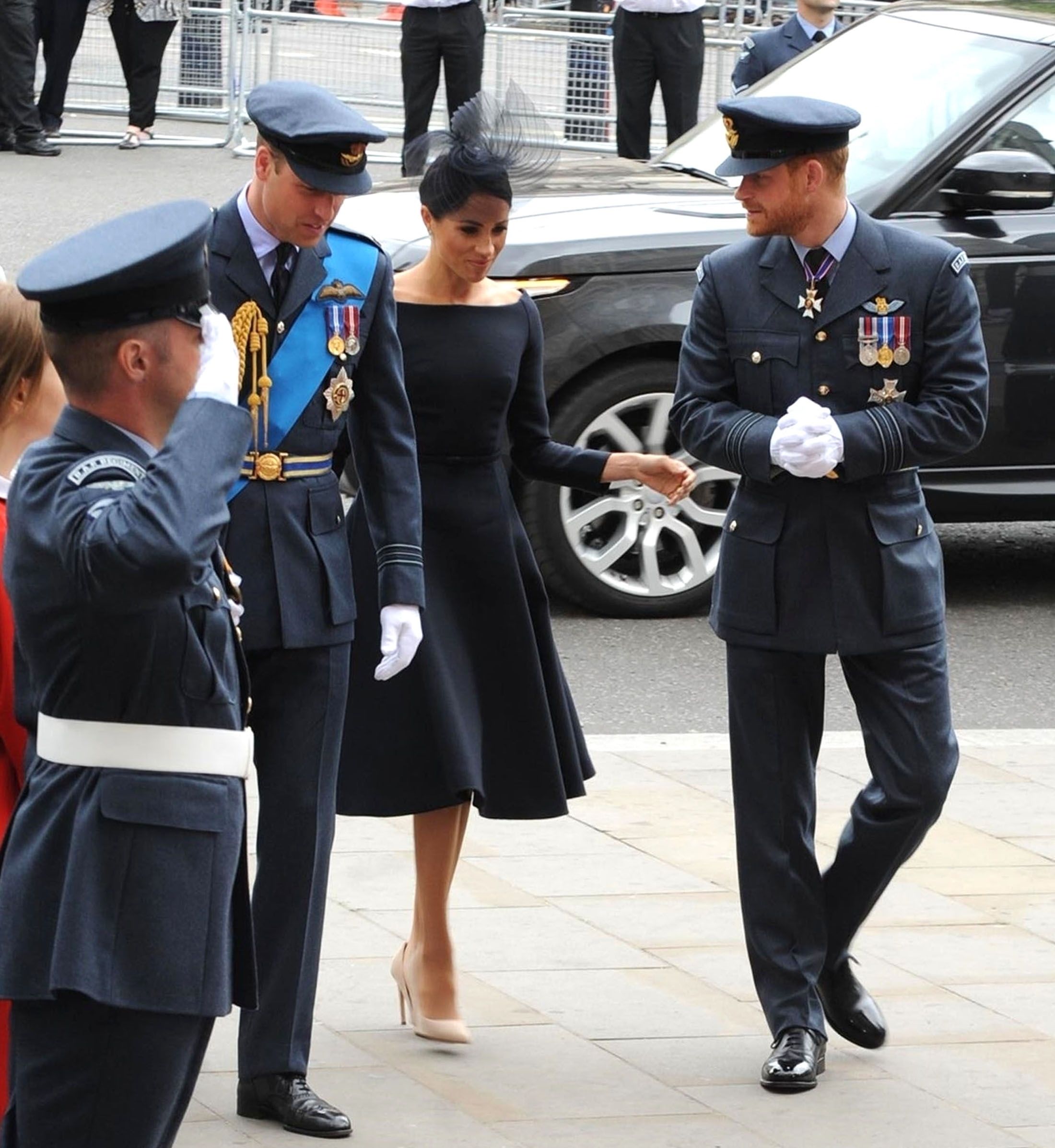 FOTO | Meghan Markle, primul turneu regal alături de prințul Harry. A purtat cinci ținute pe parcursul a 24 de ore