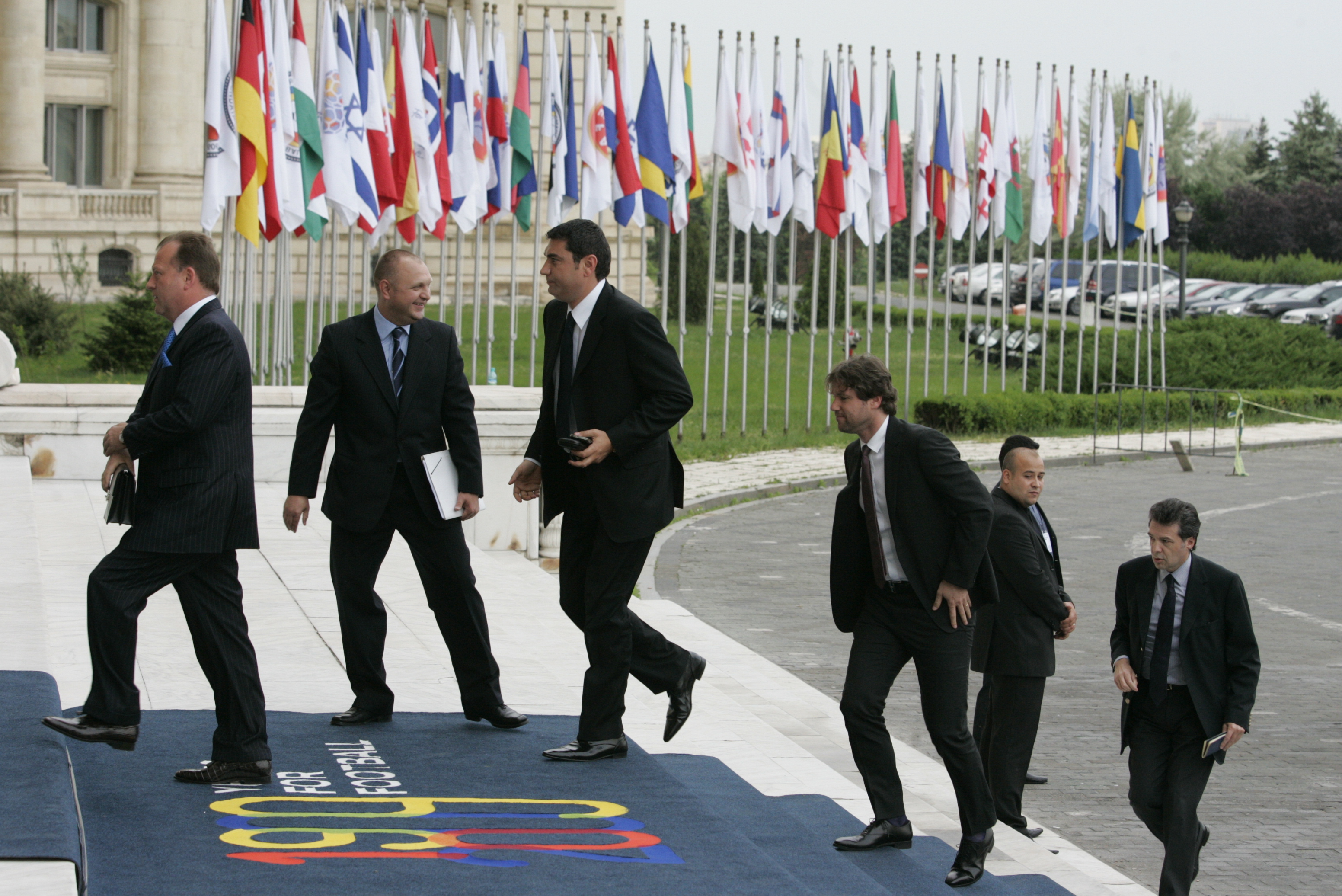 Federația cu două moașe! FRF anunță că împlinește, azi, 86 de ani, după ce forul fotbalistic românesc a sărbătorit Centenarul în 2009, sub conducerea lui Mircea Sandu
