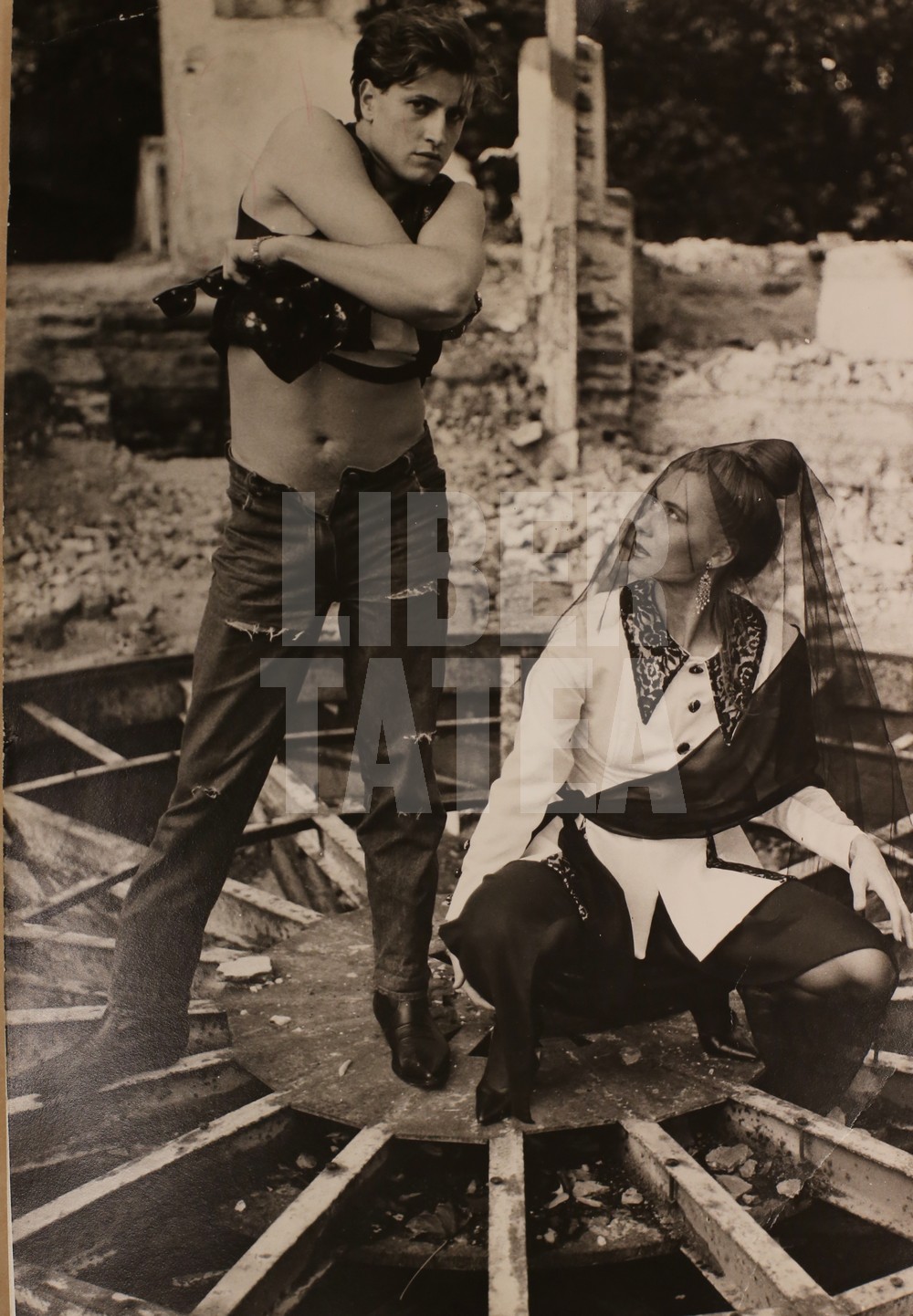 GALERIE FOTO/ Cătălin Botezatu, imagini inedite din ”Epoca de Aur”. Era manechin la fabrica textilă APACA!