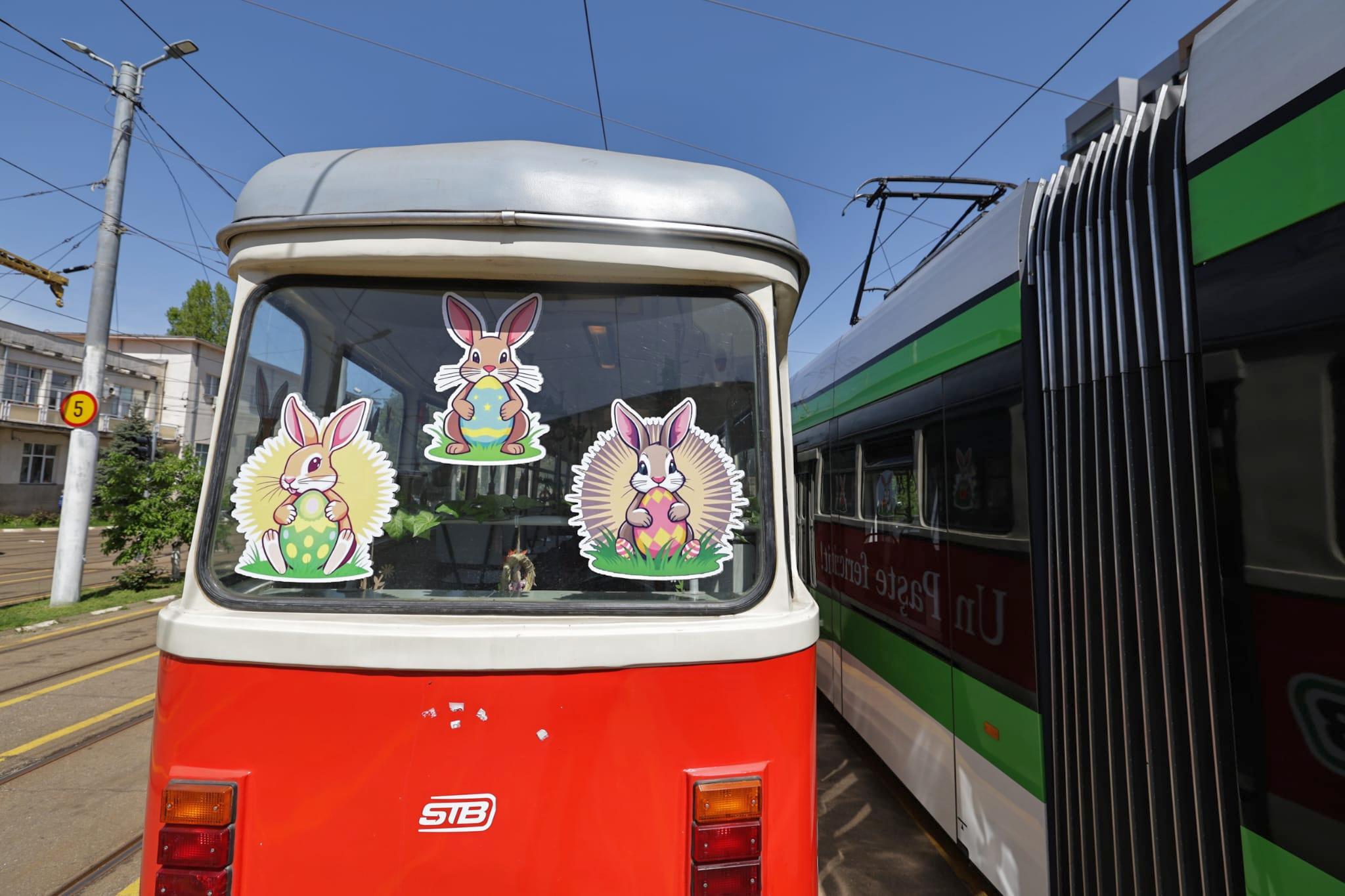 În „Tramvaiul iepurașului”, controlorii STB au împărțit ouă de ciocolată în loc de amenzi: „Mi-a plăcut că ne-au dat dulciuri și erau iepuri lipiți peste tot”