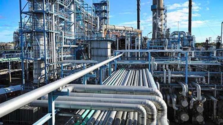Nigeria weighs sale of state refineries to spur industry competition