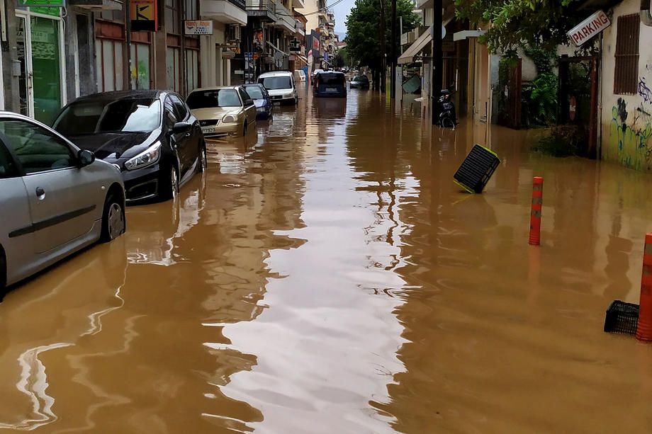 VIDEO. Grecia, devastată de ciclonul Ianos. Cel puţin două persoane şi-au pierdut viaţa, iar mai multe insule au rămas fără curent