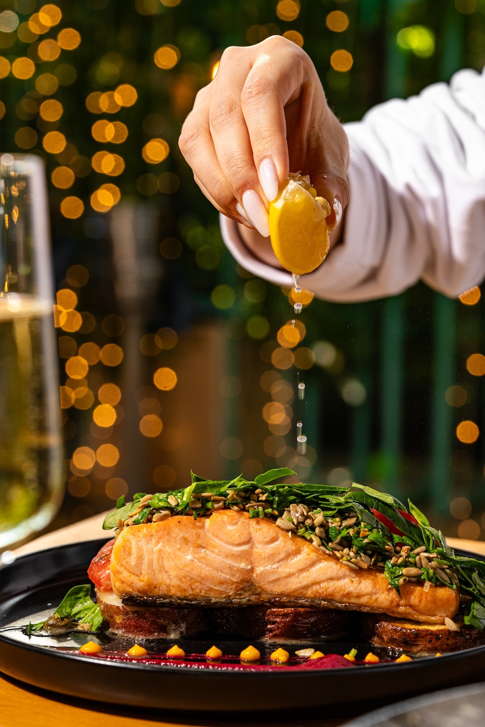 Piața restaurantelor din România se schimbă rapid cu meniuri mai scurte ingrediente premium și investiții majore în experiențe