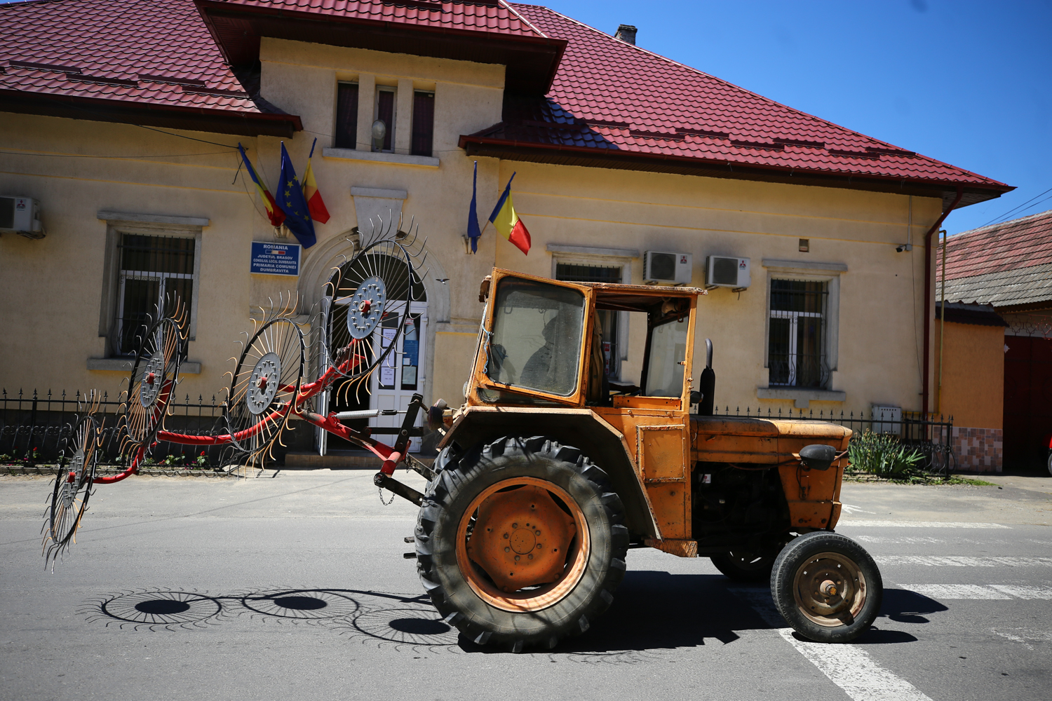 Reportaj | Premieră pentru democraţia din România. În comuna Dumbrăvița a fost referendum pentru demiterea primarului.  Nu a fost însă validat, din lipsă de cvorum