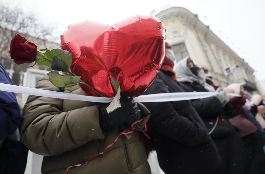 VIDEO | Lanț uman în Rusia, de Ziua Îndrăgostiților, pentru Navalnîi și protestatarii arestați: „Dragostea este mai puternică decât frica”