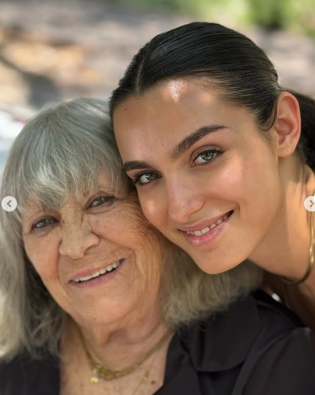 Alexia Eram, mesaj emoționant pentru mama și bunica ei. „Vă sunt recunoscătoare și vă admir”