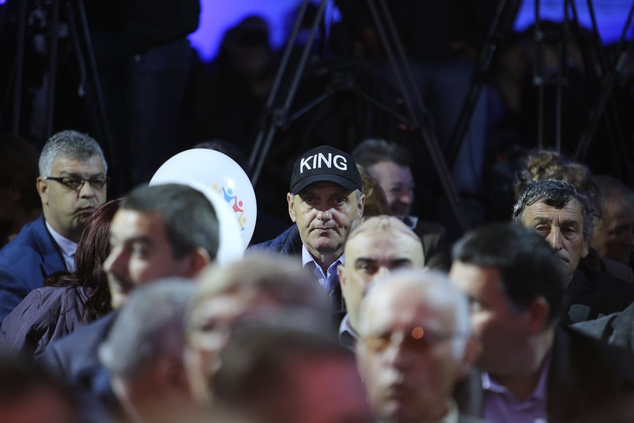 FOTO | Pro România și-a lansat candidaţii la alegerile europarlamentare. Victor Ponta, ironic la adresa lui Dragnea: "Vreau să vă anunţ că nu mă căsătoresc!"
