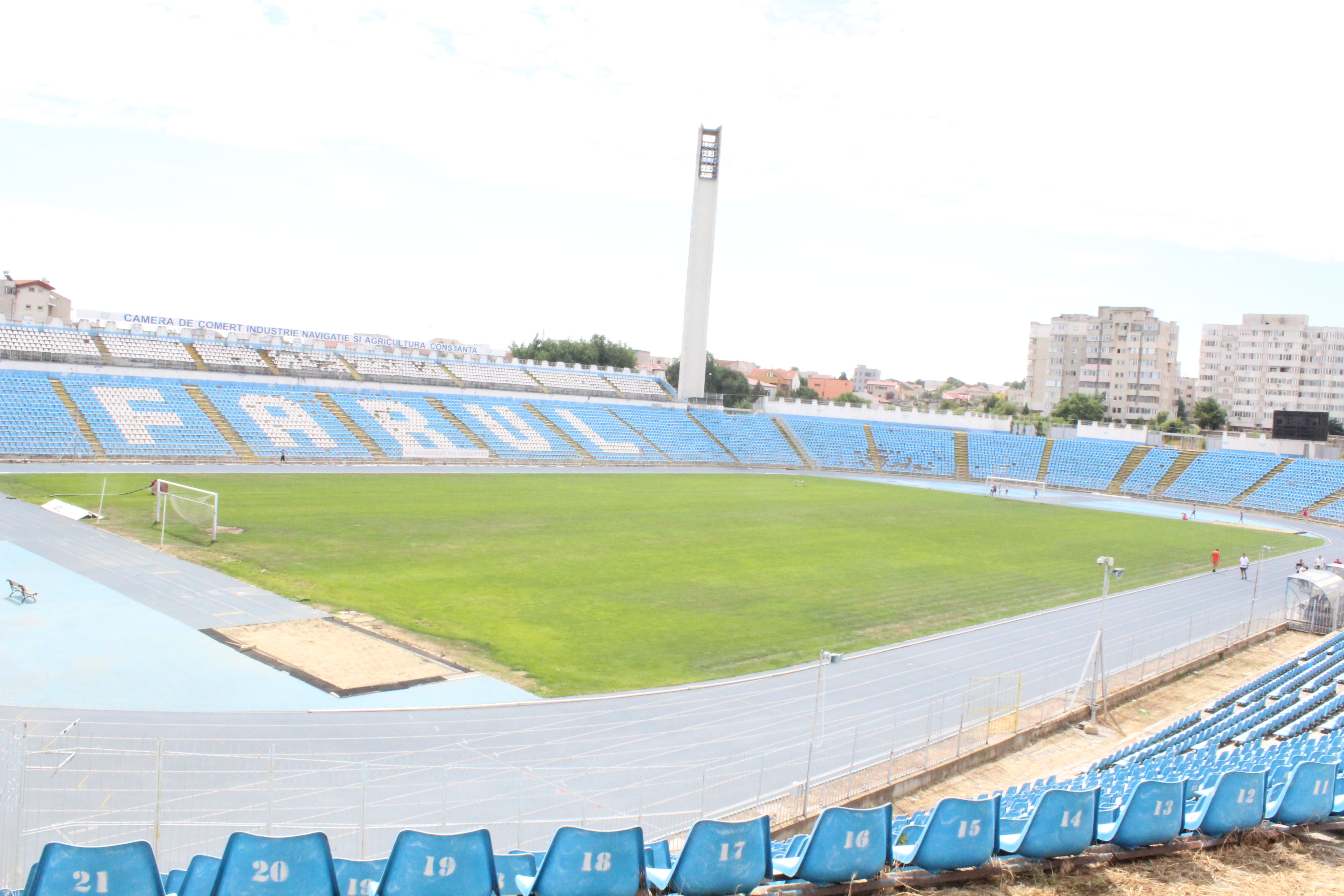 Supercupa de pe 8 iulie, pe un stadion ca după bombardament / FOTO