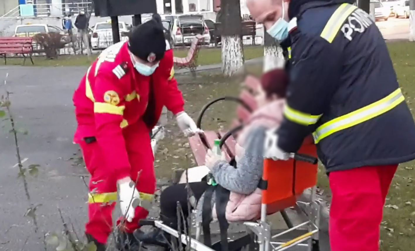 Bărbatul care și-a înjunghiat fosta soție într-un parc din Alexandria și i-a răpit copilul, reținut de Poliție, după ce, inițial, fusese lăsat liber