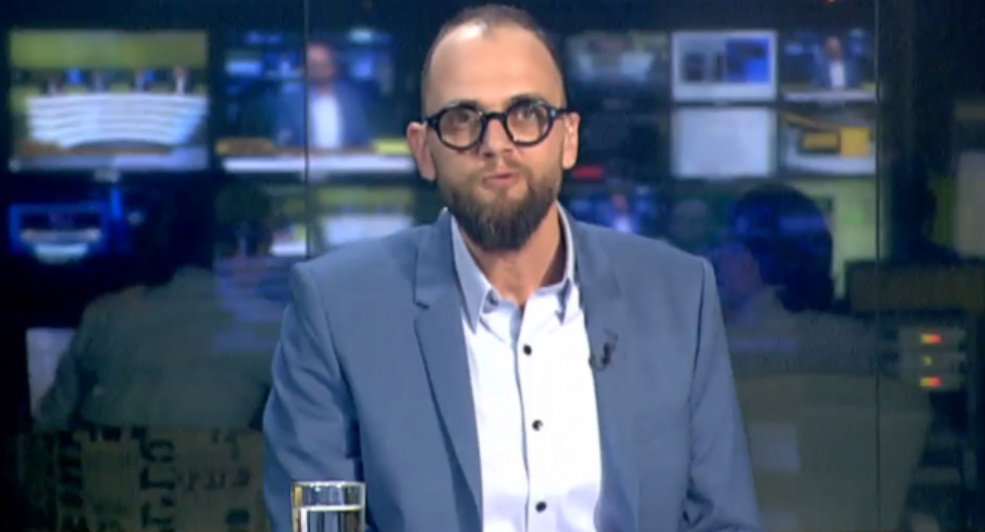 Imagini cu casa de la țară în care locuiește Oreste cu familia. Și-a construit în satul Fundeni, în Călărași, o locuință cu mai puțin de 60.000 de euro