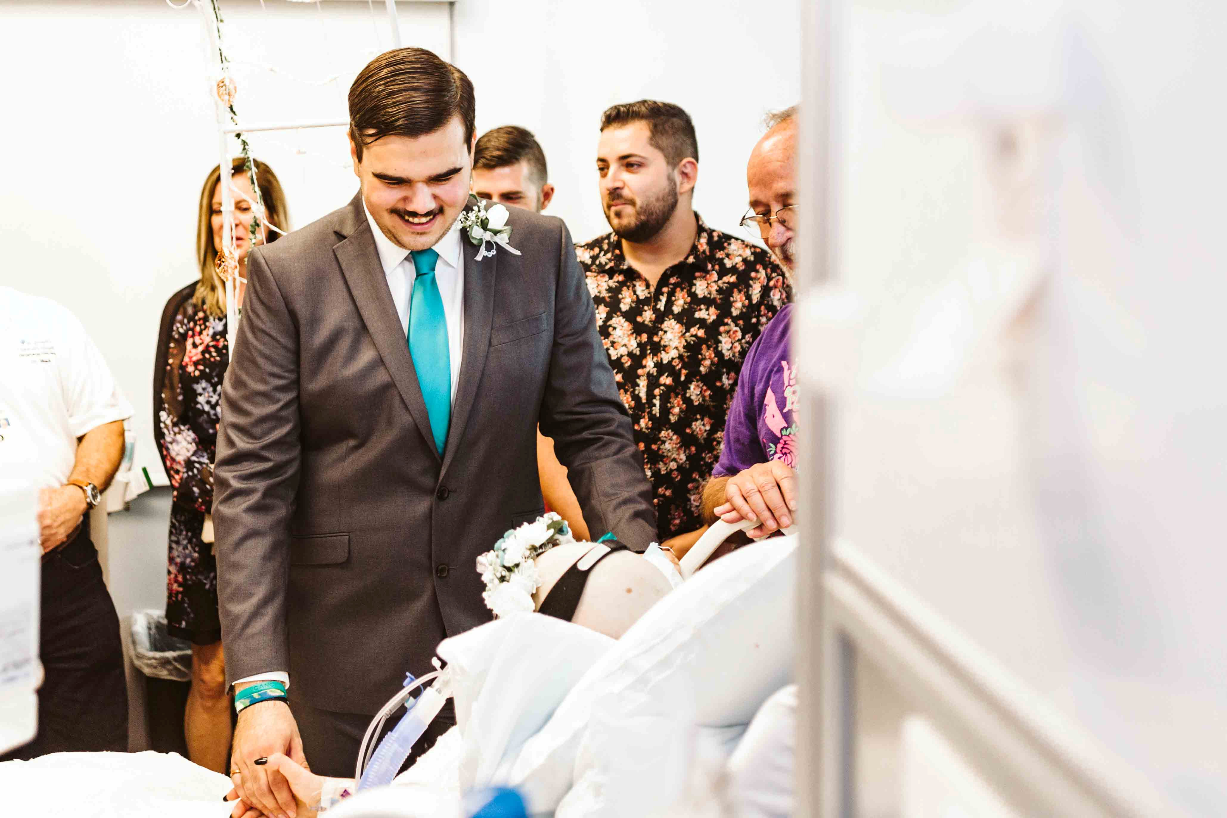 FOTO | O tânăra bolnavă de cancer a avut parte de nunta visurile ei cu trei zile înainte să moară