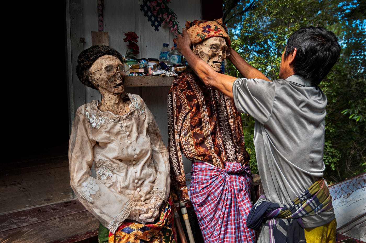 5 cultures around the world that celebrate death in unusual ways