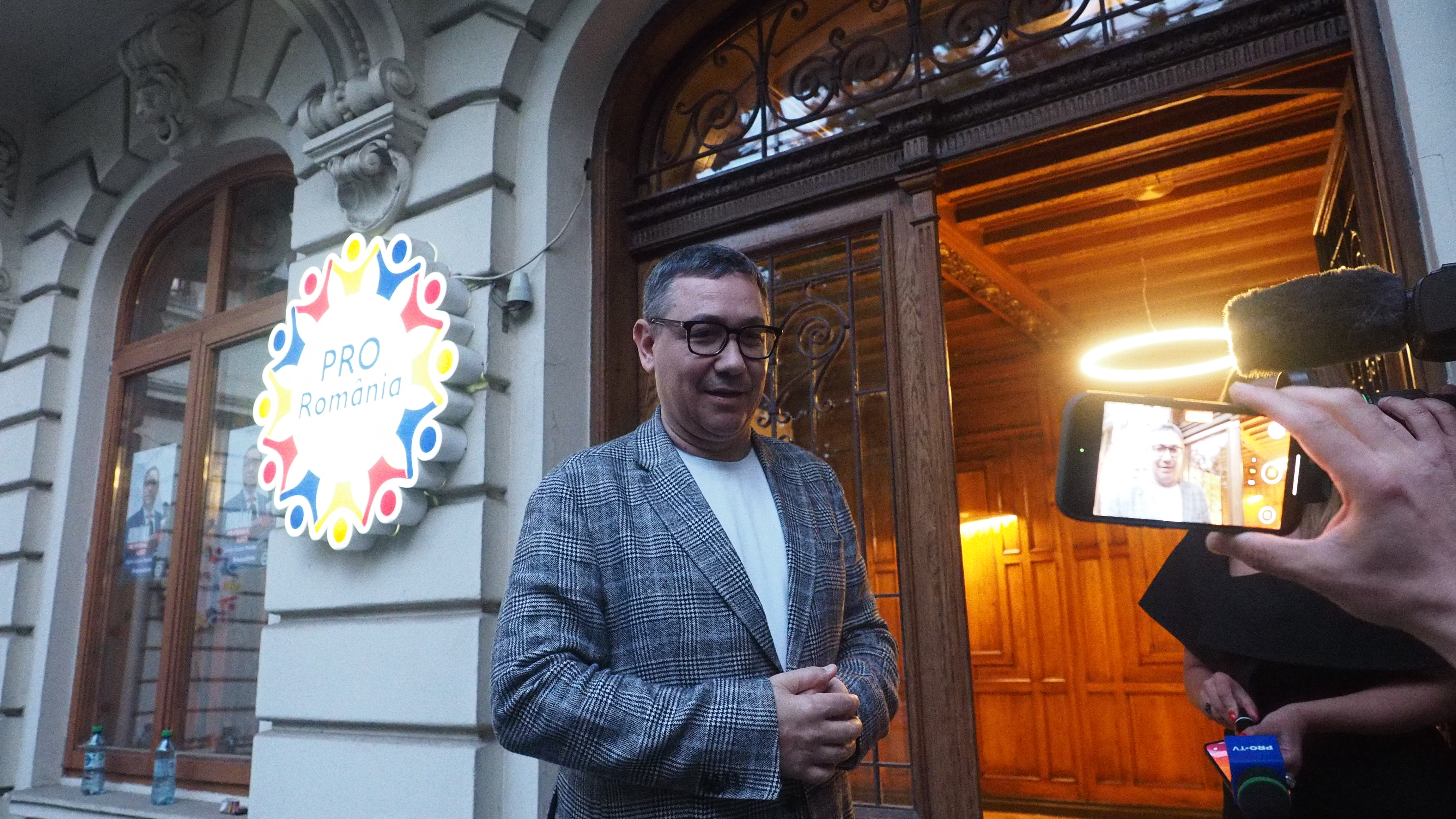 Imagini cu Victor Ponta și noua iubită. Cine este și cu ce se ocupă femeia cu care a înlocuit-o pe Daciana Sârbu