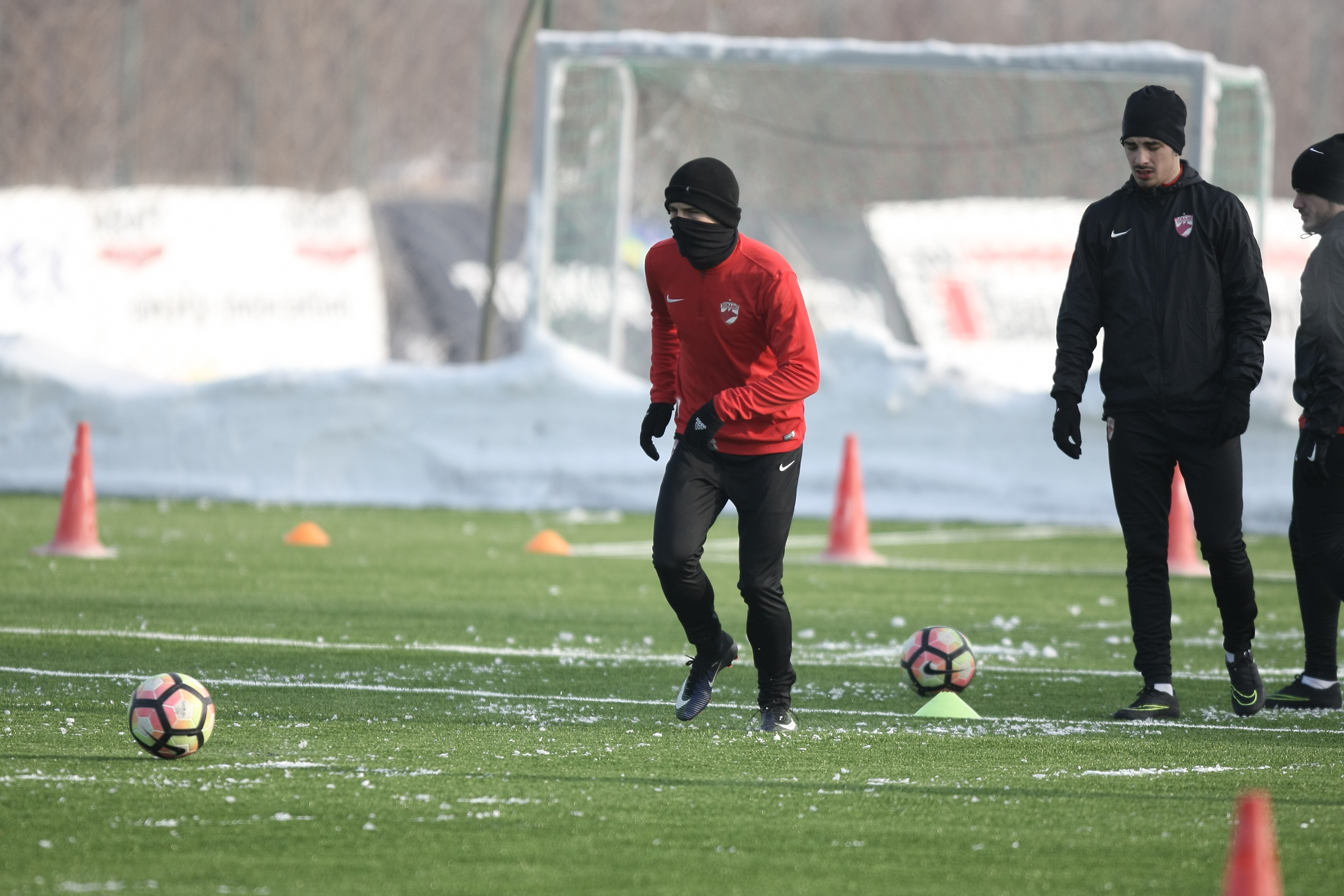Ioan Andone a condus un antrenament la -14 grade Celsius. Portarul Cobrea s-a transferat la FC Botoșani | GALERIE FOTO & VIDEO